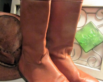 Vintage Women's L.L. Bean Cognac Mid-Calf Leather Flat Pull On Boots Made in Canada Sz 8.5M *free shipping*