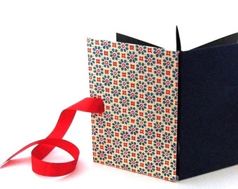 Accordion Photo Album blue'n red flower stamps dark blue side, black pages