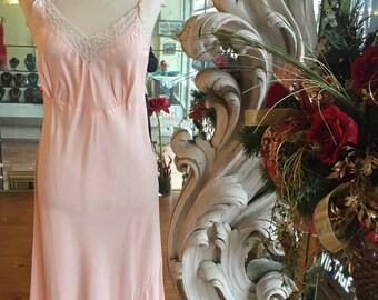 Vintage 1940s 1950s Peach Pink Rayon Acetate & Lace Slip Size 36