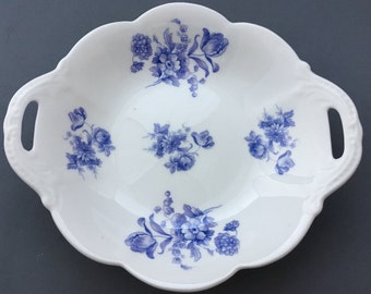 Coalport Divinity Blue 7,1/2" Handled Scalloped Dish.