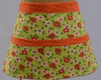 Market Apron - Vendor Apron - Craft Apron - Teacher Apron - Flowers - Utility Apron - Waitress Apron - Teacher Gift - Craft Show - Pockets