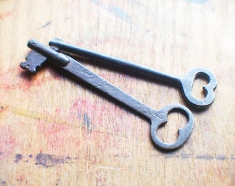 Black Heart Antique Skeleton Key Duo - Vintage Keys with Black Patina