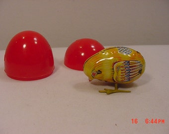 Vintage Wind Up Tin Toy Chick In Easter Egg 17 - 356