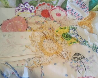 Vintage Doilie and Dresser Scarves Lot NICE