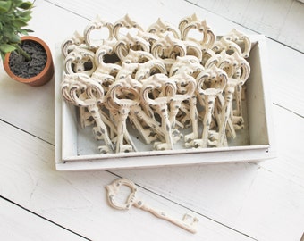Skeleton Key Bottle Opener Rustic Wedding Decor-Wedding Supplies-Barn Wedding Favors-Fall ,Distressed Metal-Creamy Ivory White,Wine Opener