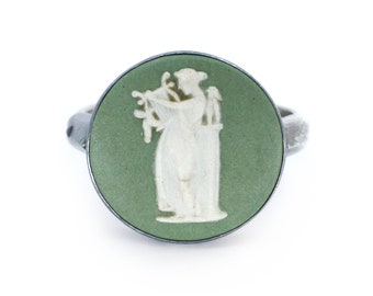 Vintage 1960s Sterling Silver Wedgwood Green Jasper Cameo Ring