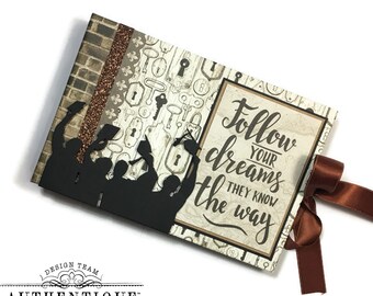 Criss Cross Accordion Graduation Pocket Mini Album - Accolade