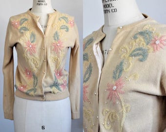 Vintage 1950s Ivory Beaded Cardigan Sweater / Cream Sweater with Beading / Beads