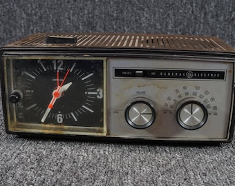 General Electric "Superheterodyne" Clock Radio