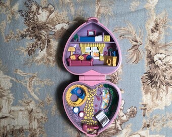 Vintage 1993 Bluebird pink heart shaped polly pocket ~ Kozy Kitties ~ compact ~ mo doll