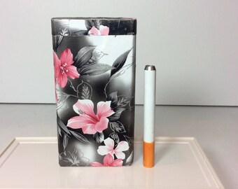 One Hitter Dugout Tropical Flower Pink Hibiscus Black & White Material Fabric on Wood Spring Loaded 4" Tobacco Box Case + 3" Digger Bat Pipe