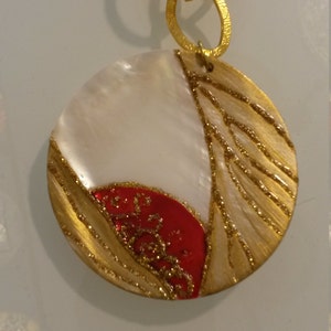 Hand made necklace, Mother-of-Pearl necklace,red necklace,painted with hand necklace,hand crafts necklace,pendants necklace,round necklace