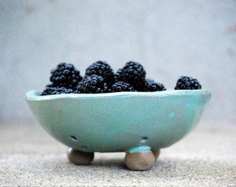Ceramic berry basket - Ceramic berry bowl - Fruit colander -Handmade berry bowl - Pottery colander- Housewarming gift - Stoneware berry bowl