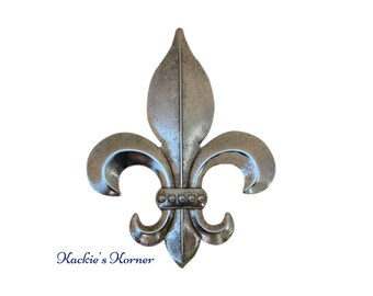 Fleur Medallion #632