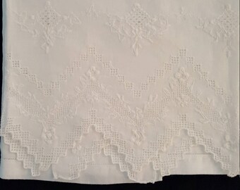 28" X 42" Vintage Linen Hand or Bath Towel