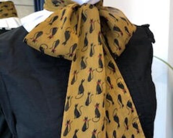 Bow Neck tie, street fashion detail