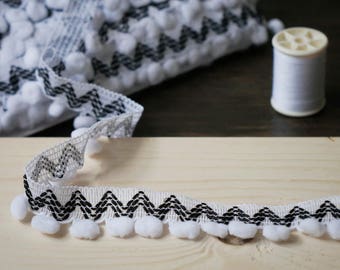 3 to 6 yards Large Pom Pom with Zig Zag Trim - Choose your own yards - White and Black ( Pom pom size 1.2 cm or 1/2 inch)