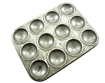 Vintage Cat Cake Tin Mould Rustic Kitty Shaped Pan Vintage Cat Cake Tin Mould Rustic Kitty Shaped Pan