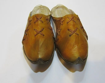 Genuine Leather HandMade Organic Turkish Yemeni Slippers yellow. Number feet from 34 to 45