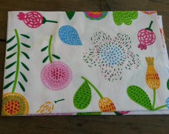 Graphic floral patchwork fabric / 40 X 50 cm