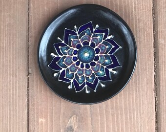 Wheel thrown and slip trailed spoon rest