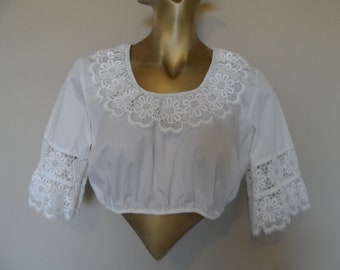 Vintage White Short Cropped Blouse* Size 14 . Lace Collar . Lace Sleeves . Dirndl Jumper Blouse . Summer Blouse .Peasant Blouse .