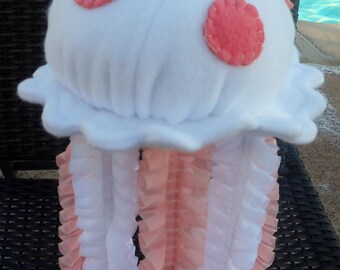 Jellyfish, stuffed jellyfish, jellyfish plushie, hanging jellyfish, nautical nursery, nautical decor, jellyfish toy, sea creature, beach