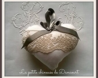 Grey shabby heart bead