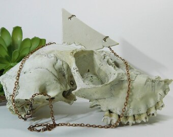 Natural Edge Triangle Necklace // White // Copper