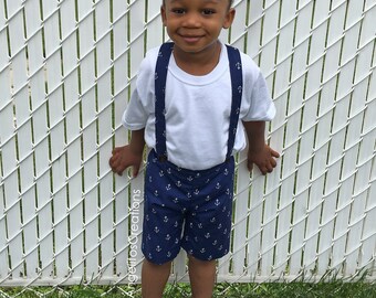 Short à bretelles Bleu marin pour garçons - Short mode motif à ancre - Pantalon court pour enfant - PRÊT À PARTIR 3T