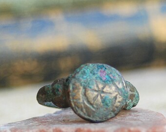 antique ring from a private dig... size 11... JEWELRY... x121