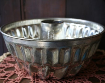 Vintage 1960s Kaiser Jello Mold or Bundt Pan / Made in West Germany