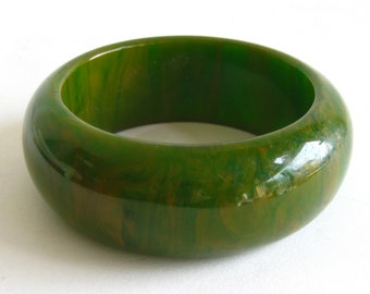 Vintage 40s Vibrant Green & Yellow Marbled Swirl Bakelite Bangle Bracelet