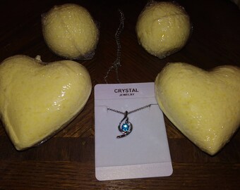 Heart or circle Chloe scented bath bombs with jewelry