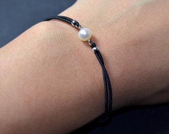 Bracelet freshwater pearl black cord