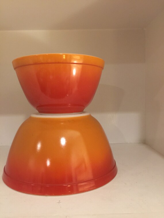 This is a Vintage Pyrex Mixing Bowl in Flamengo Red This is a Vintage Pyrex Mixing Bowl in Flamengo Red