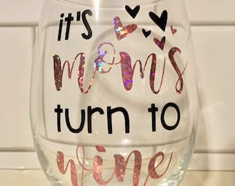 It's Mom's Turn to Wine Wine Glass, Mom Wine Glass, Mother Wine Glass, Mommy Wine Glass, Mother's Day Wine Glass, Mother's Day Gift