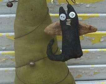 Primitive Christmas Kitty on Tree