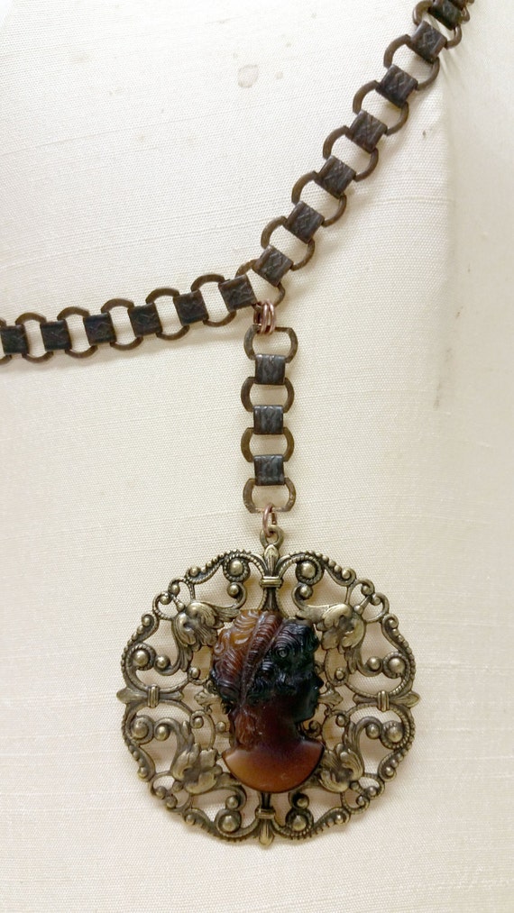 Vintage Book Chain or Venetian Chain Cameo Necklace