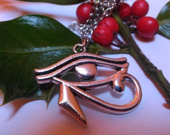 Egyptian style chain with pendant