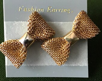 Vintage 80s Small goldtone mesh bow stud earrings