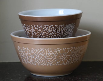 Pyrex Woodland Mixing Bowls - Set of 2
