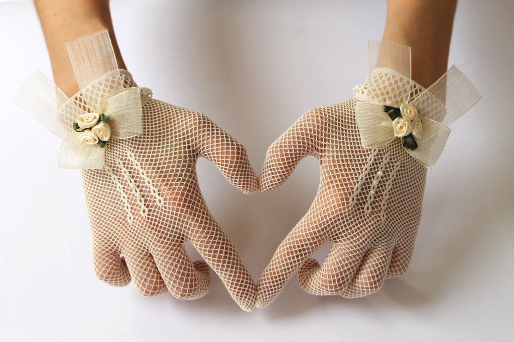 ivory lace gloves