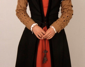 Pattern for Women's Elizabethan Fitted English Gowns - Small Sizes