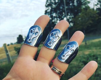Bone stories – coyote skull saddle ring in sterling silver - size 5.5 to 6