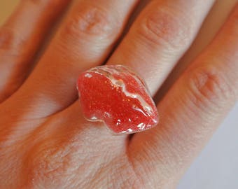 glass ring with Pearlescent red mouth