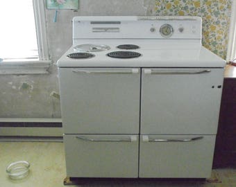Antique Electric Vintage G.E. Oven! VERY HEAVY!