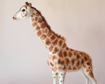 Needle felted Giraffe. Needle felted Animal. Needle felted soft sculpture. Safari animals.