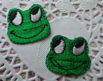 Applique green frogs on sewing or craft of 3.00 cm wide (x 2 frogs).