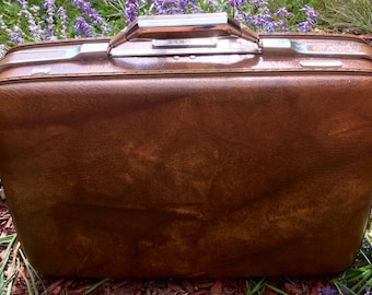 Like new! Vintage American Tourister Laptop/Business/Brief Case/Overnight/Carry On Case
